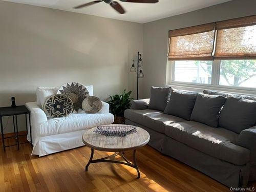 292b-81-43 268th St, Glen Oaks, NY, 11004-1545 | Card Image