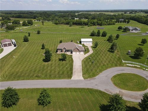 19104 Autumn Ln, Pleasant Hill, MO, 64080-8612 | Card Image