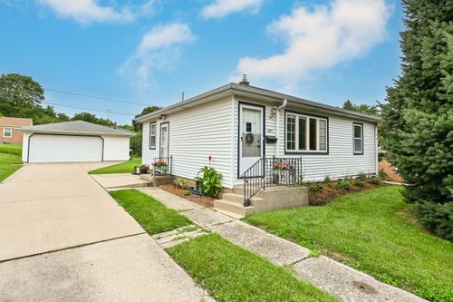 3675 S 5th St, Milwaukee, WI, 53207-3204 | Card Image