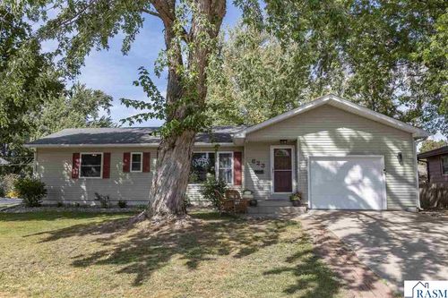 623 Washington Ave, Fairmont, MN, 56031-4357 | Card Image