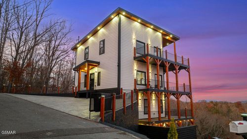 611 Ivy Rd, Gatlinburg, TN, 37738-5630 | Card Image