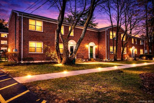 apt-143-15 Fieldstone Dr, Hartsdale, NY, 10530-1525 | Card Image