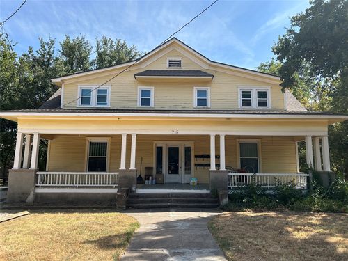 a2-715 W Hickory St, Denton, TX, 76201-4075 | Card Image