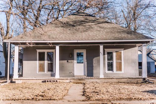 821 Lincoln Ave, Clay Center, KS, 67432-3033 | Card Image