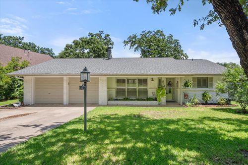 1004 Trailwood Dr, Hurst, TX, 76053-4916 | Card Image