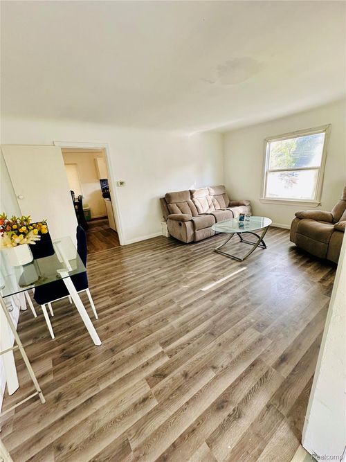 506 Green St, Flint, MI, 48503-5121 | Card Image