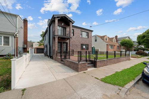 14027 247th Street, New York, NY, 11422 | Card Image