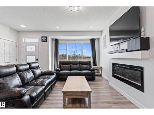 8046 Kiriak Link Sw, Edmonton, AB, T6W4V2 | Card Image