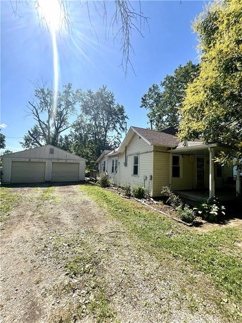 202 Hunt St, Wellsville, KS, 66092-8308 | Card Image