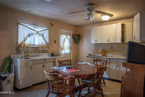 122 5th Ave, Altoona, PA, 16602-2726 | Card Image