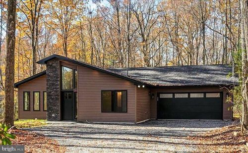 71 Forest Lake Dr, Jim Thorpe, PA, 18229-3702 | Card Image