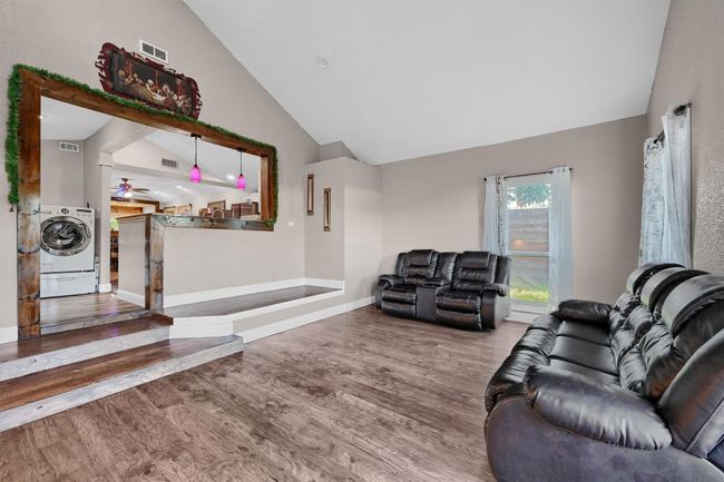1432 S Austin St, House other with 4 bedrooms, 2 bathrooms and null parking in Sherman TX | Image 11