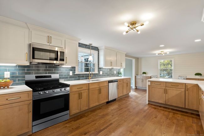 93 Valley View Dr, House other with 3 bedrooms, 2 bathrooms and null parking in Wethersfield CT | Image 13