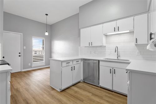 apt-219-10437 High Hollows Dr, Dallas, TX, 75230-4909 | Card Image