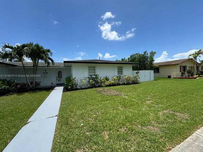 208 Nw 19th St, House other with 4 bedrooms, 3 bathrooms and null parking in Homestead FL | Image 3