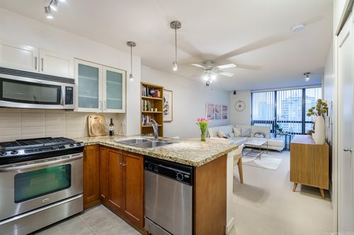 1102-1 Renaissance Sq, New Westminster, BC, V3M0B6 | Card Image