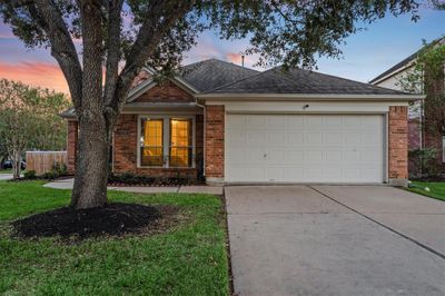 2901 Autumnbrook Lane, House other with 3 bedrooms, 2 bathrooms and null parking in Pearland TX | Image 3