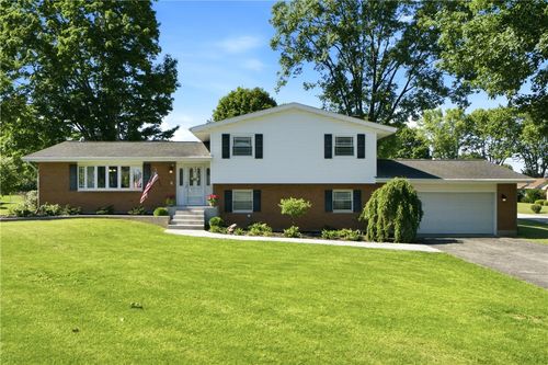 683 Kinsey Rd, Xenia, OH, 45385-1447 | Card Image