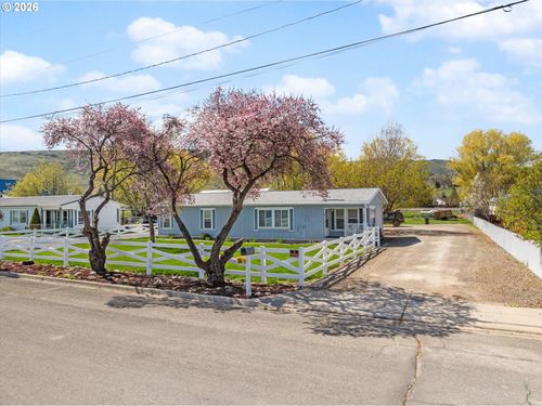 775 4th St, BakerCity, OR, 97814 | Card Image