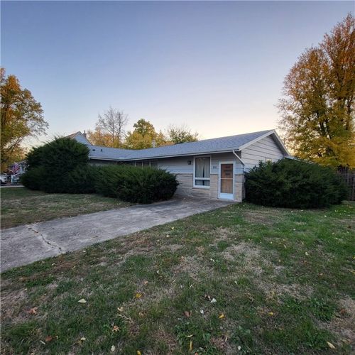 800 Division St, Charleston, IL, 61920-2611 | Card Image