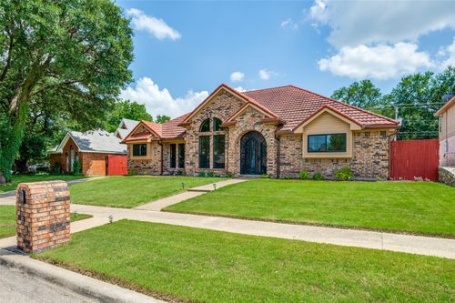 709 Evergreen Dr, Hurst, TX, 76054-2024 | Card Image
