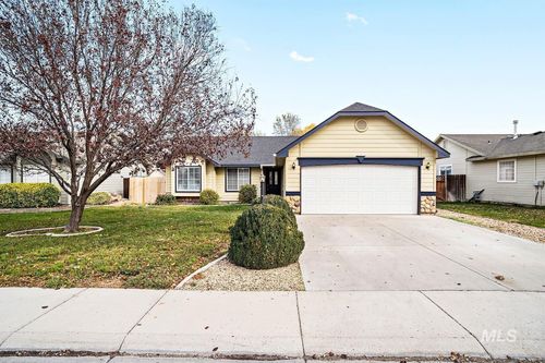 520 Arrowhead Dr, Nampa, ID, 83686-2638 | Card Image