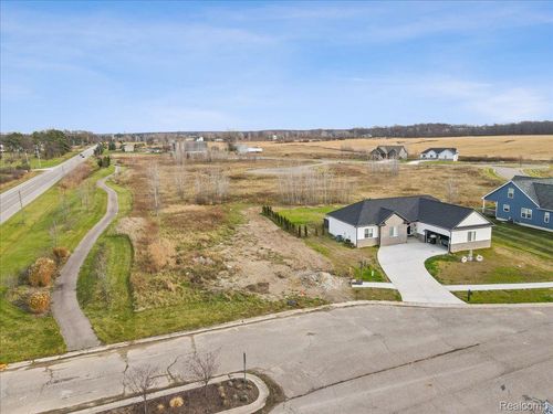 10009 Emerald Falls Boulevard, Grand Blanc Charter Township, MI, 48442 | Card Image