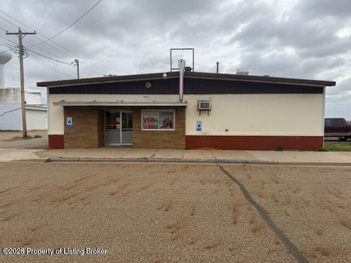 25 W 8th St, New England, ND, 58647-7030 | Card Image