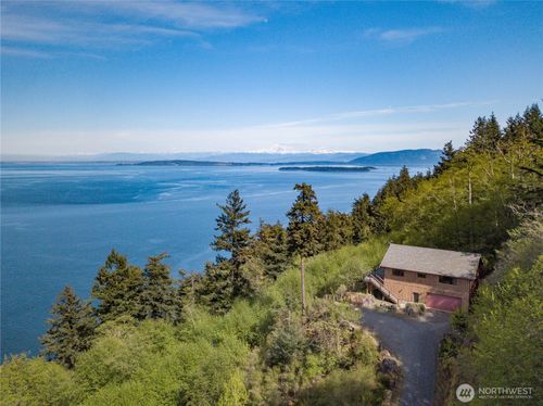 908 Raccoon Point Rd, Eastsound, WA, 98245-8003 | Card Image