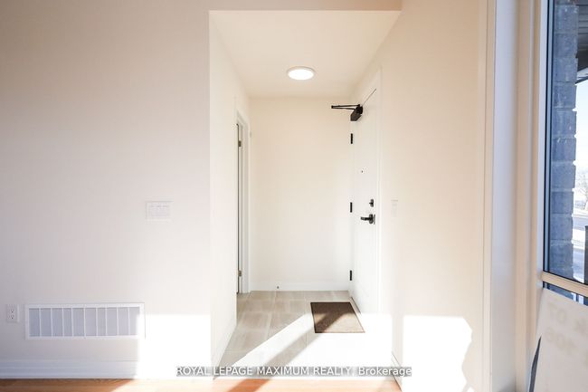 1 - 11 Baynes Way, Condo with 4 bedrooms, 3 bathrooms and null parking in Bradford West Gwillimbury ON | Image 4