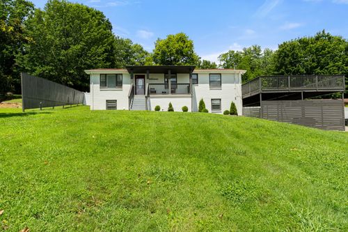 213 Riverwood Dr, Hendersonville, TN, 37075-5407 | Card Image