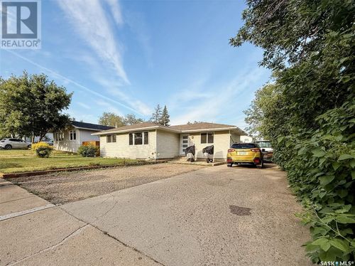 552 101st St, North Battleford, SK, S9A0Y6 | Card Image