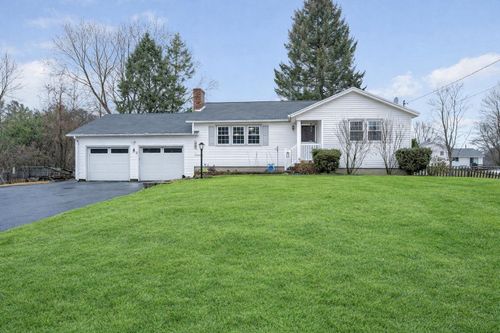 7 Douglas Dr Drive, Salem, NH, 03079 | Card Image