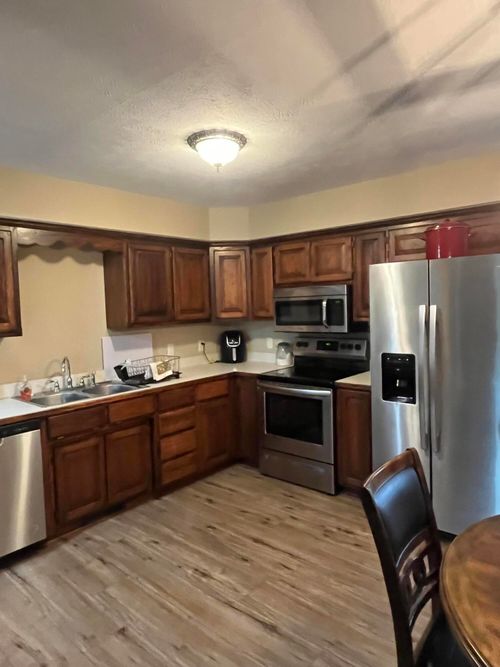1002 Lake Road Dr, Cassville, MO, 65625-1091 | Card Image
