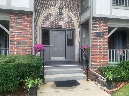 8-42160 E Woodward Avenue Avenue, Bloomfield Charter Township, MI, 48304 | Card Image
