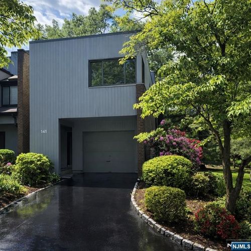 141 Pond Dr, Twp Washingtn, NJ, 07676-5132 | Card Image