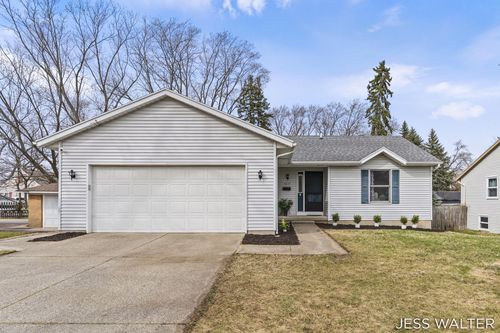 3631 Barker St, Hudsonville, MI, 49426-1221 | Card Image