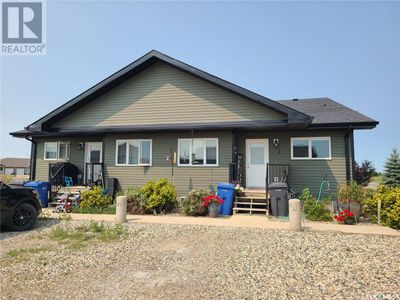 110 Carlyle Ave, Townhouse with 4 bedrooms, 2 bathrooms and null parking in Carlyle SK | Image 1