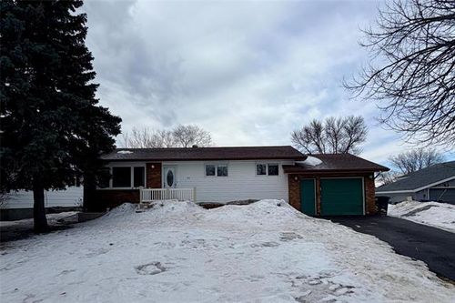 70 8th St Nw, Carman, MB, R0G0J0 | Card Image