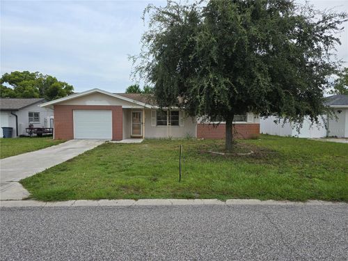 7605 Briarwood Dr, PORT RICHEY, FL, 34668-3273 | Card Image
