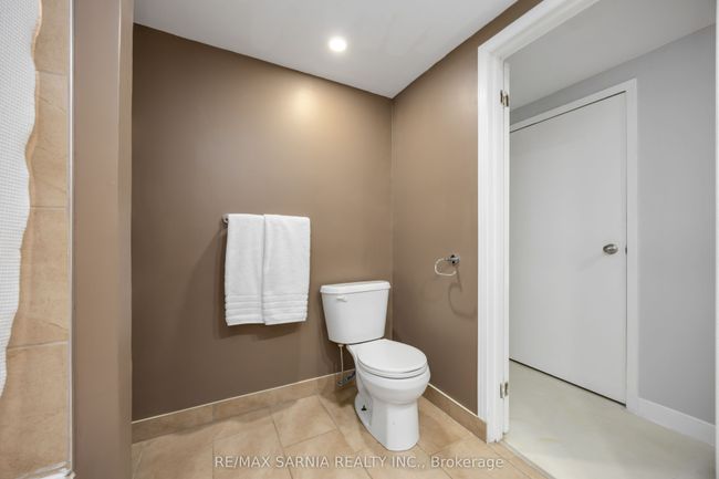 12 Sunset Ave, House other with 5 bedrooms, 2 bathrooms and 8 parking in Warwick ON | Image 33