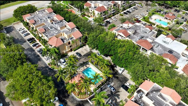 APT-204 - 619 E Sheridan St, Condo with 2 bedrooms, 2 bathrooms and null parking in Dania Beach FL | Image 4