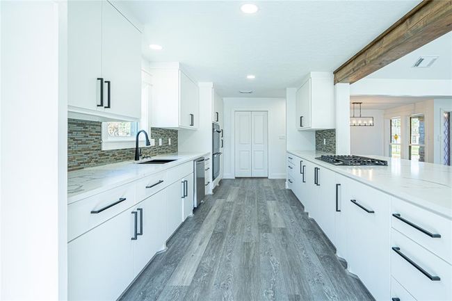 8006 17 Th Green Dr, House other with 3 bedrooms, 2 bathrooms and 2 parking in Humble TX | Image 12