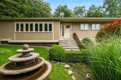 4 Emerald Dr, Pomona, NY, 10970-2825 | Card Image