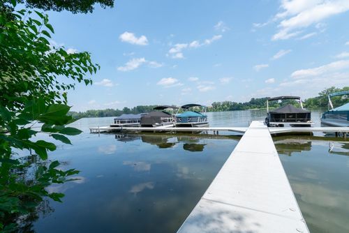 1136 Chelsea Ct, New Brighton, MN, 55112-6444 | Card Image