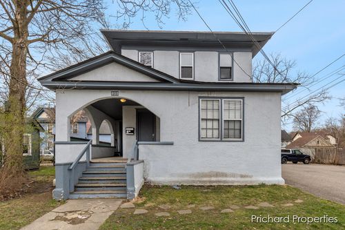 809 Cedar St, Kalamazoo, MI, 49007-6009 | Card Image
