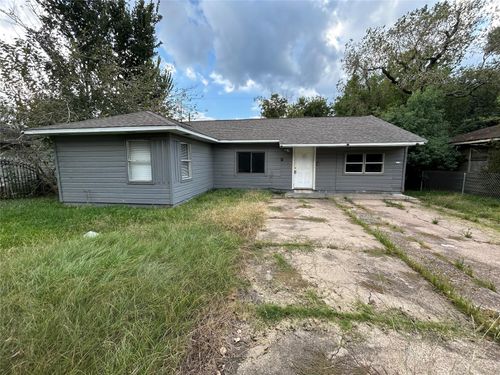 5910 Southtown St, Houston, TX, 77033-1916 | Card Image