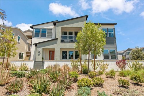 320 Junco, Irvine, CA, 92618-5943 | Card Image