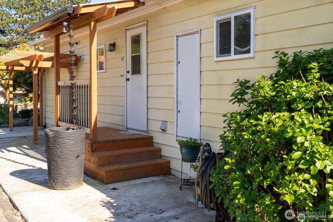 Side of home with additional entrance | Image 4