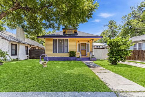 631 Cedar St, San Antonio, TX, 78210-1216 | Card Image